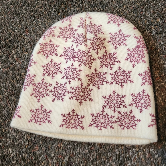 Knit Beanie Snowflake Print Cream & Purple LHS International LLC - Picture 2 of 4